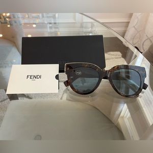 Fendi women cat eye FF logo sunglasses